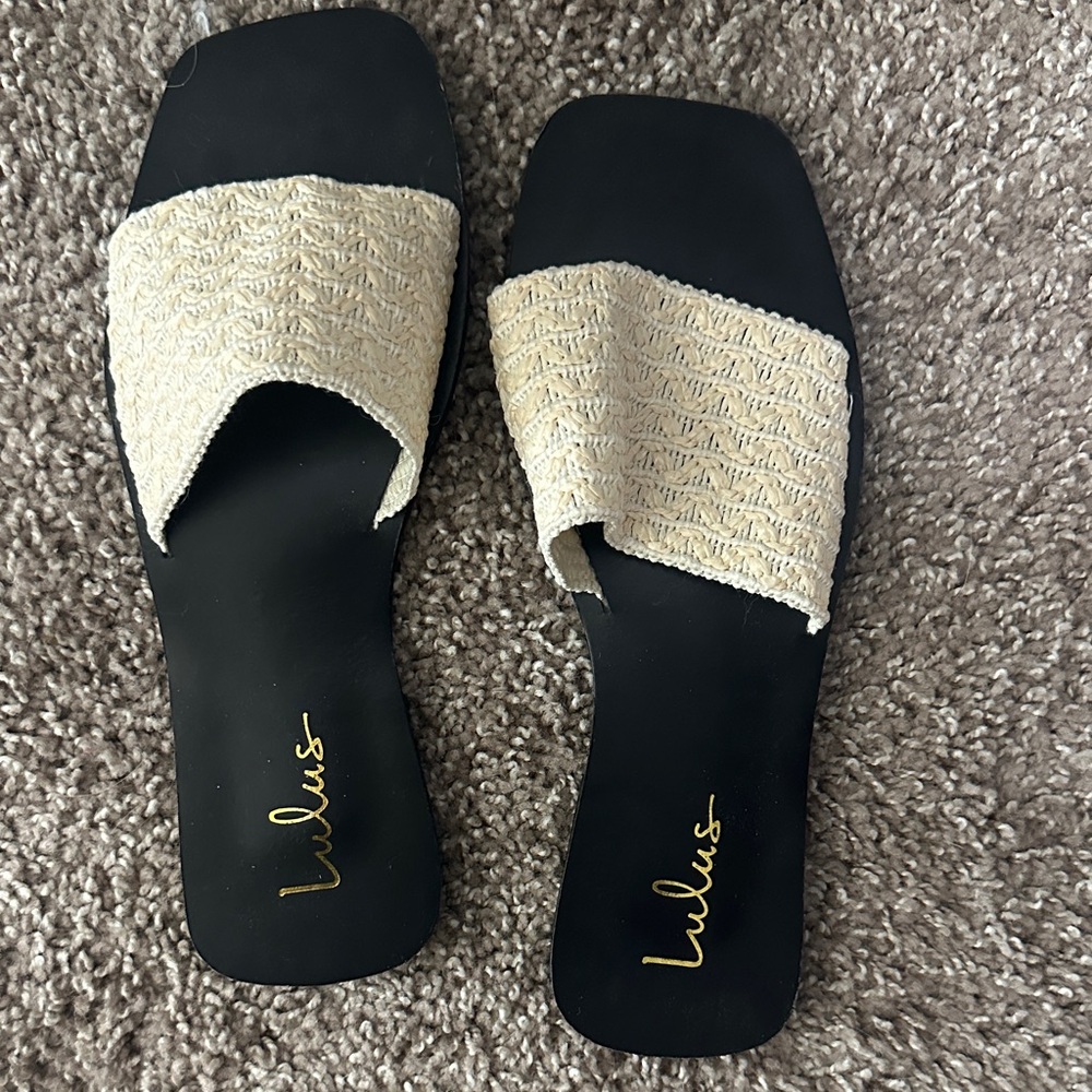 BRAND NEW NEVER WORN Lulu's Black and Tan Slide Sandals